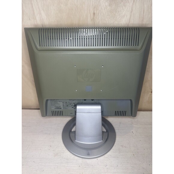 HP VS15 15" LCD VGA Monitor With Built In Speakers Gaming Retro Monitor READ - Picture 7 of 7